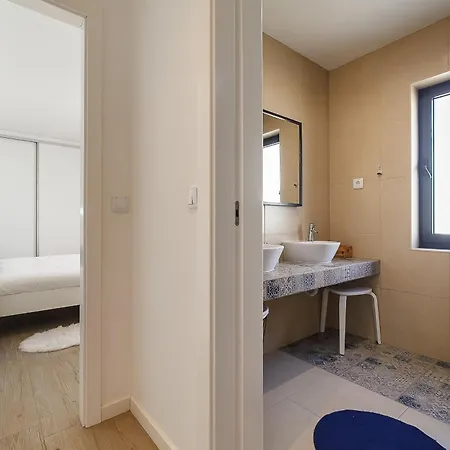 Gafa House - Family And Workplace *